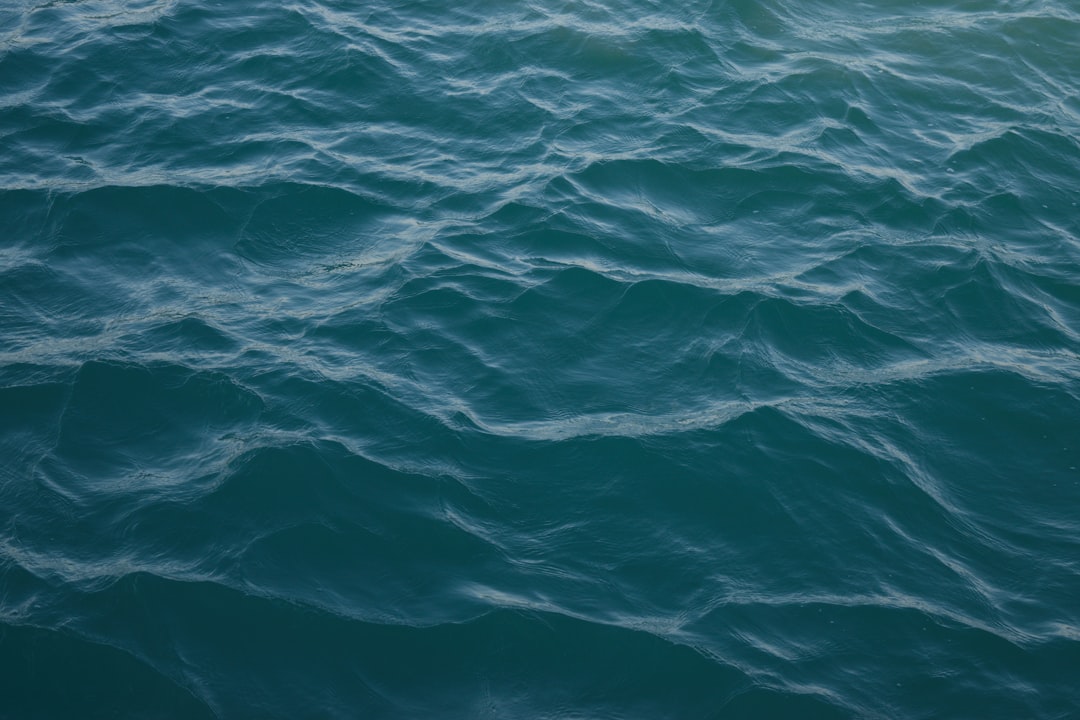 Menyingkap Misteri Laut dalam Mimpi: Tafsir Lengkap dari Primbon, Islam Nusantara, dan Psikologi Modern