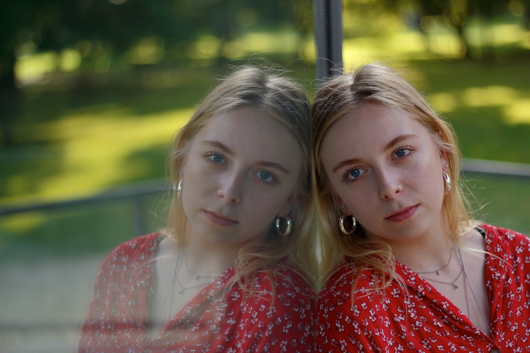 Mimpi Kembar: Menelisik Makna Mendalam dari Primbon Jawa, Islam Nusantara, Hingga Psikologi Modern