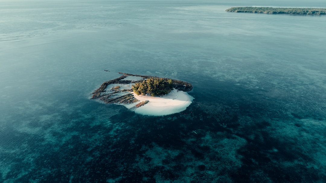 Mimpi Pulau: Pertanda Kehidupan yang Berubah, Dari Primbon Hingga Psikologi