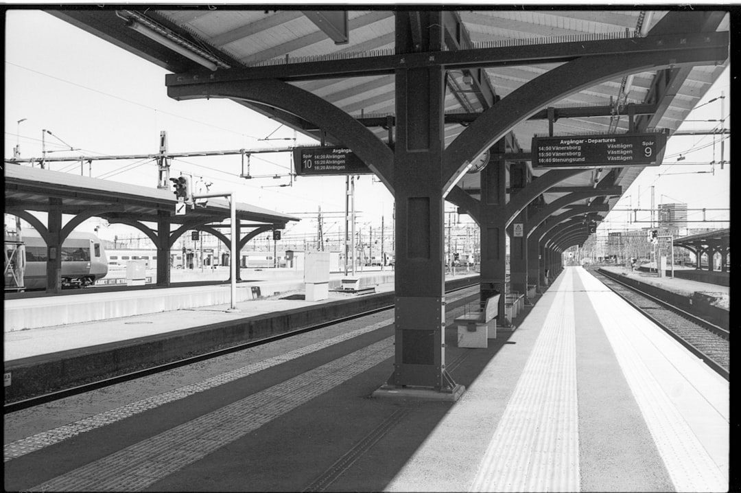 Mimpi Stasiun Kereta: Jejak Perjalanan Hidup, Pertanda Baik Buruk, dan Makna Mendalam Ala Indonesia