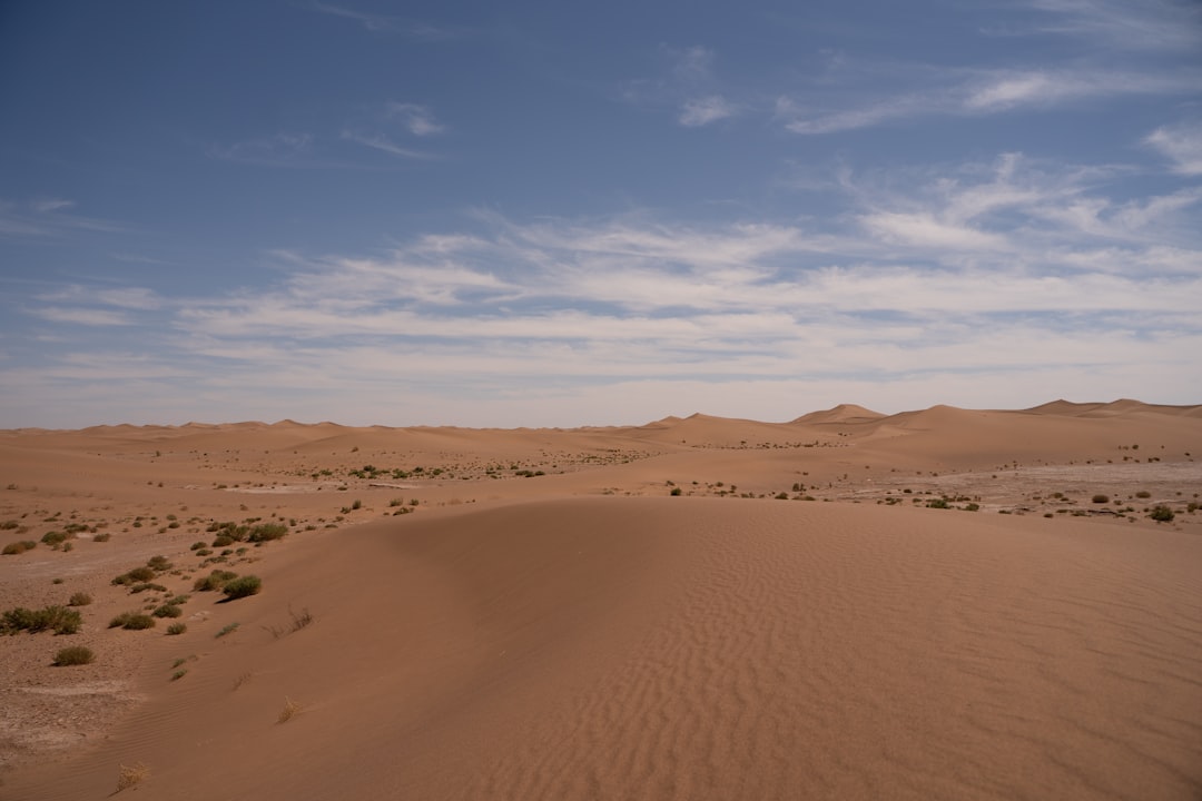 Mimpi Padang Pasir: Makna Mendalam dari Kacamata Primbon, Islam Nusantara, dan Psikologi